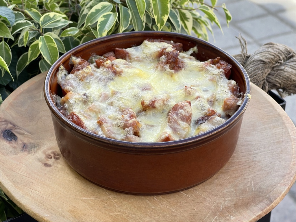 Baked polenta with smoked sausages -500g