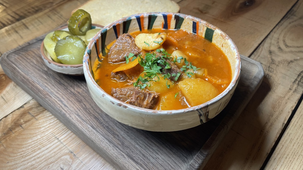 Beef goulash with pickles - 650g